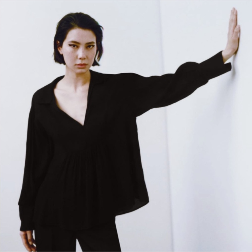 Zara V Neck Long Sleeve Black Crinkle Top NWT XL